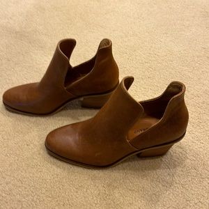 Lucky brand tan leather booties. New size 6. Leather striations visible